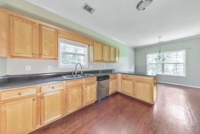 Building Photo - 1086 South Gordon Rd SW