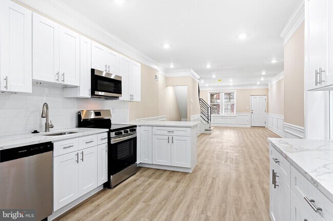 Building Photo - 806 S 56th St