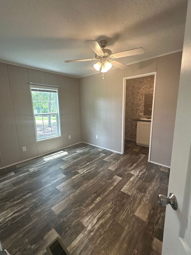 Building Photo - 2 Bed 2 Bath mobile home