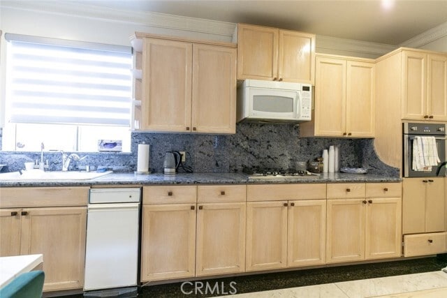 Building Photo - 7935 Hazeltine Ave