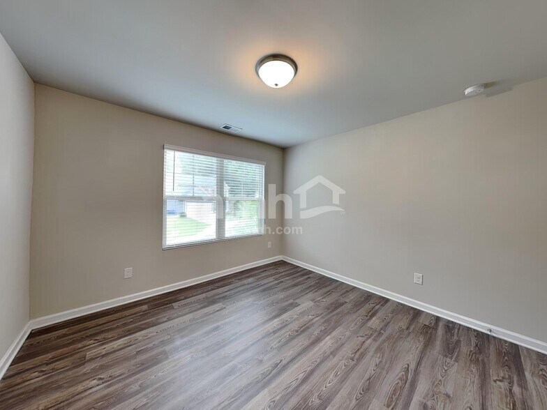 Building Photo - 107 Omega Ct