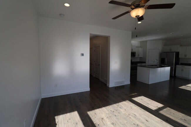 Building Photo - Beautiful Legacy Farms Home