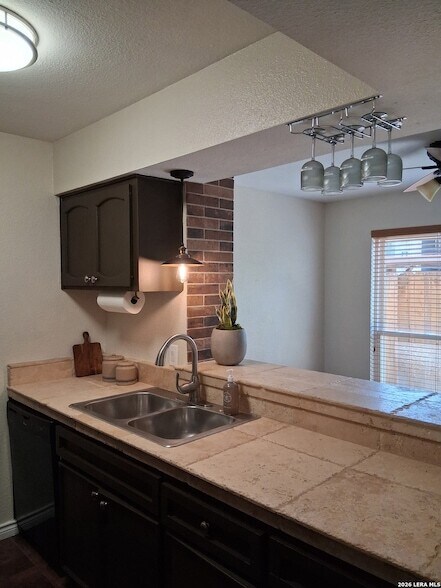 Building Photo - 2811 Woodbury Dr