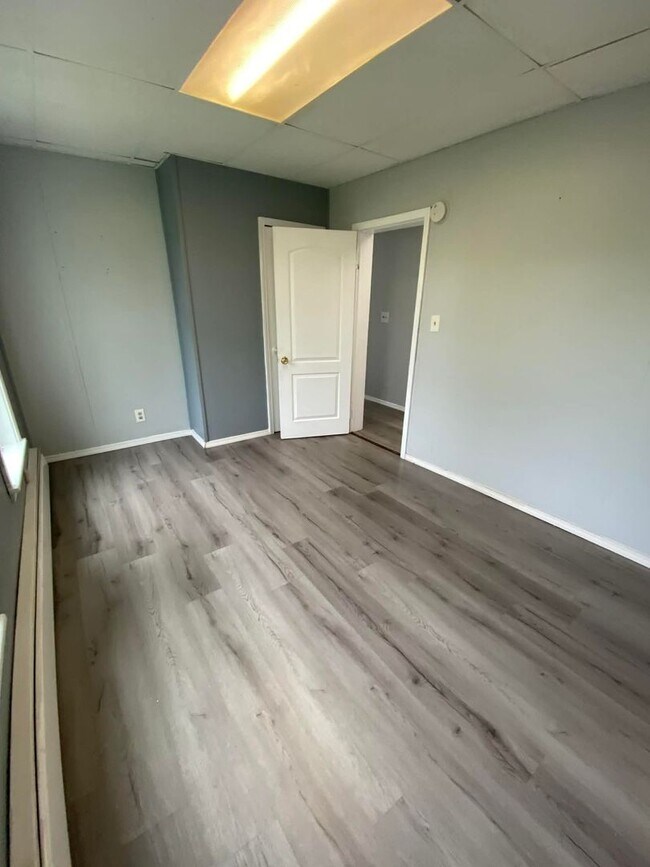 Building Photo - 427 3rd Ave