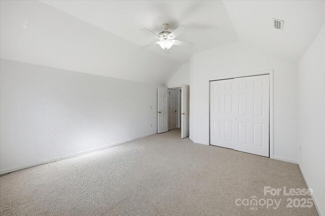 Building Photo - 7709 Sedgebrook Dr E