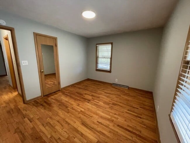 Building Photo - GREAT LOCATION!! Close to Mercy Hospital!