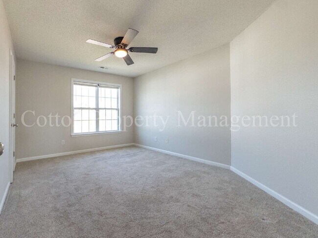 Building Photo - 448 Vallie Ln