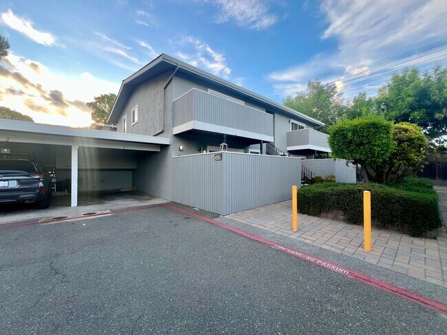 Building Photo - Modern Renovated 2-Bedroom in Santa Clara | Prime Location Near Apple, Nvidia & Major Highways
