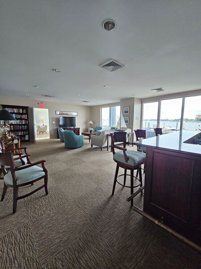 Building Photo - Downtown