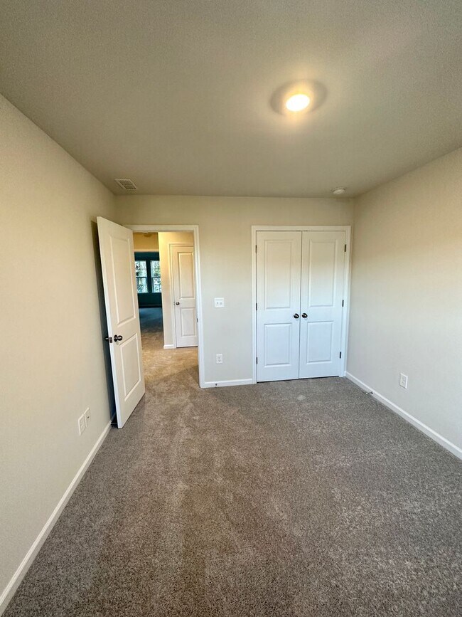 Building Photo - Elegant Townhome located in Ballantyne!