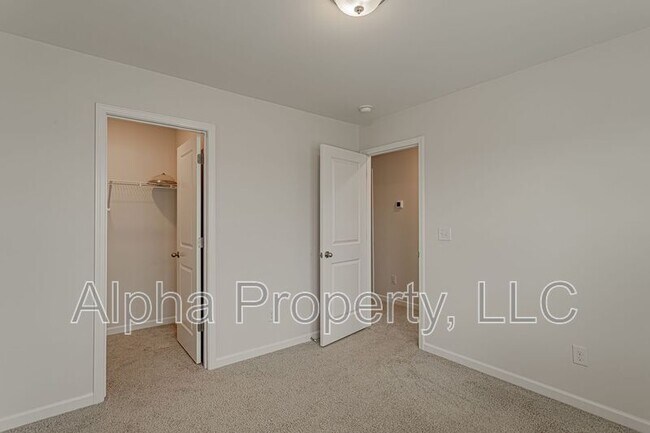 Building Photo - 420 Yellow Fox Rd