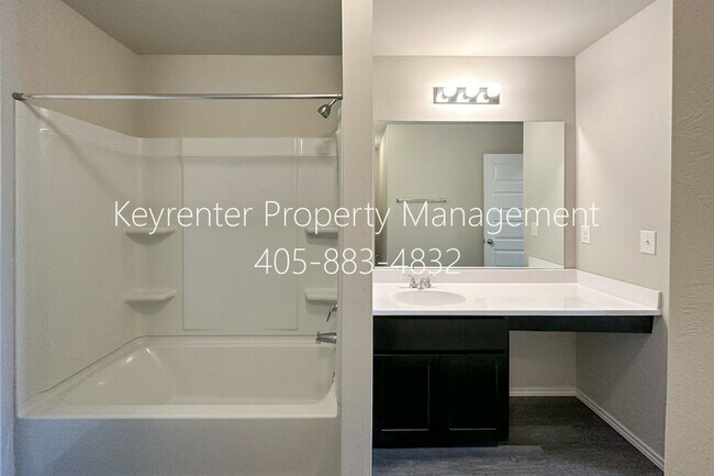 Building Photo - Gorgeous 4 Bed 2 Bath Home in Heart Of Yukon!