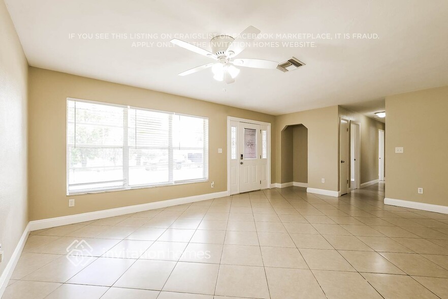 Building Photo - 1324 W Hartley Cir