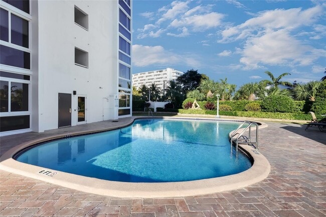 Building Photo - 2715 N Ocean Blvd