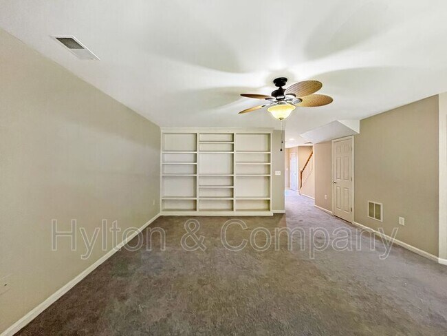 Building Photo - 15716 Palermo Terrace