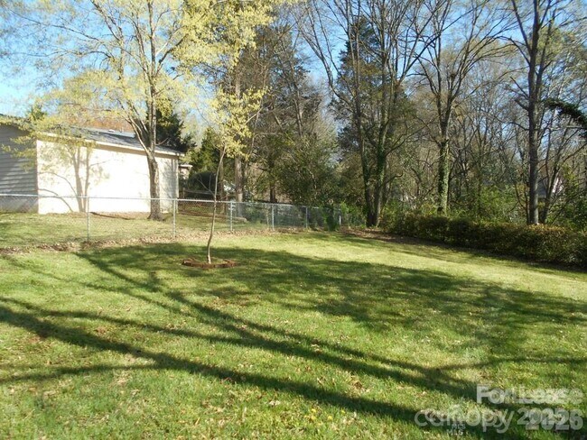 Building Photo - 1330 E Barden Rd