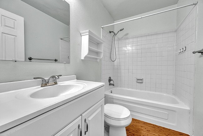 Building Photo - $2,050, 2-bed, 2.5-bath townhouse in the desirable location of Aurora, CO