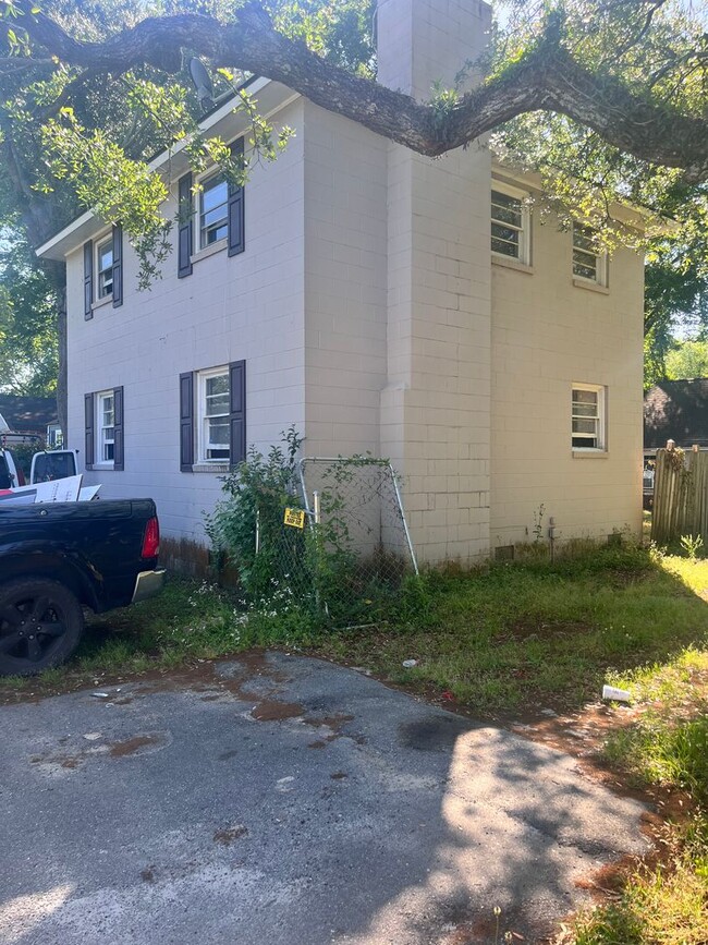 Primary Photo - Charming Single Family Home