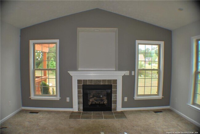 Building Photo - 845 Log Cabin Dr