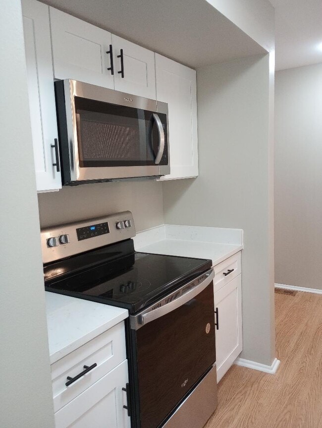 Building Photo - 110 Queens Cove