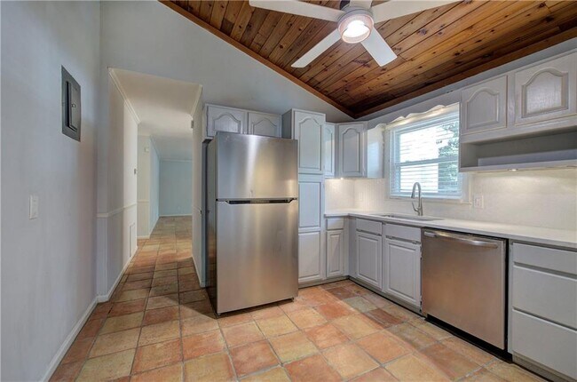 Building Photo - 447 Floyd St SE