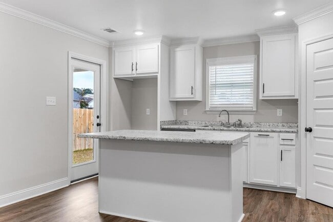 Building Photo - 1522 Woodard St