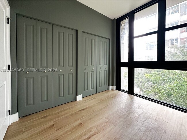 Building Photo - 111 E Flagler St