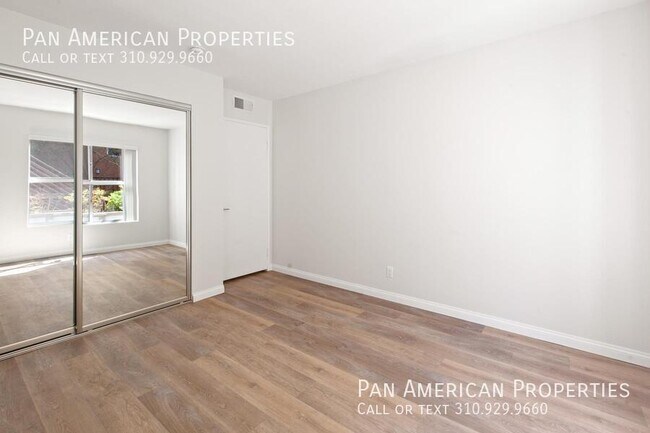 Building Photo - 10380 Almayo Ave