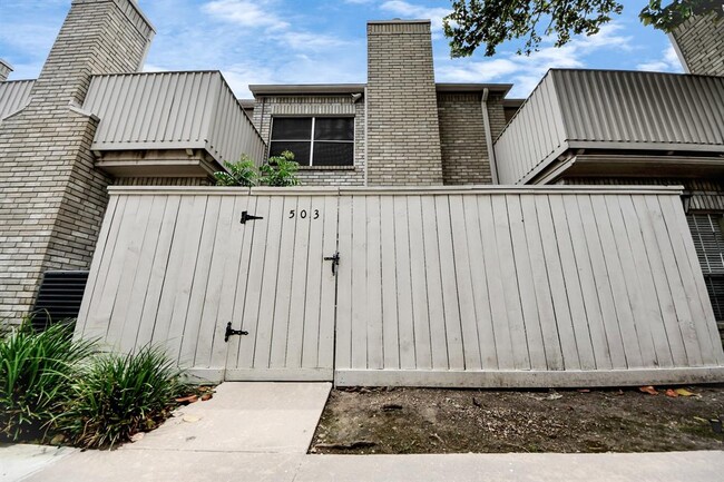 Building Photo - 3800 Tanglewilde St