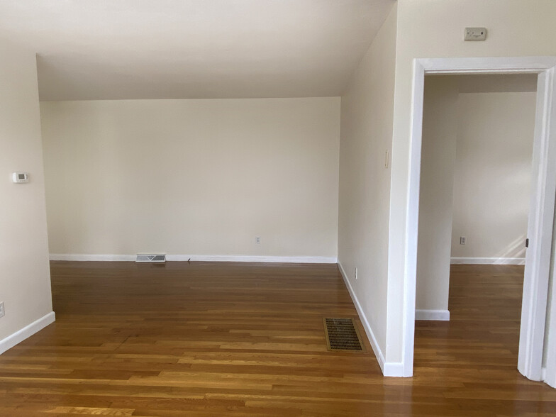 Living room/door to main bedroom - 11 Ferdinand St