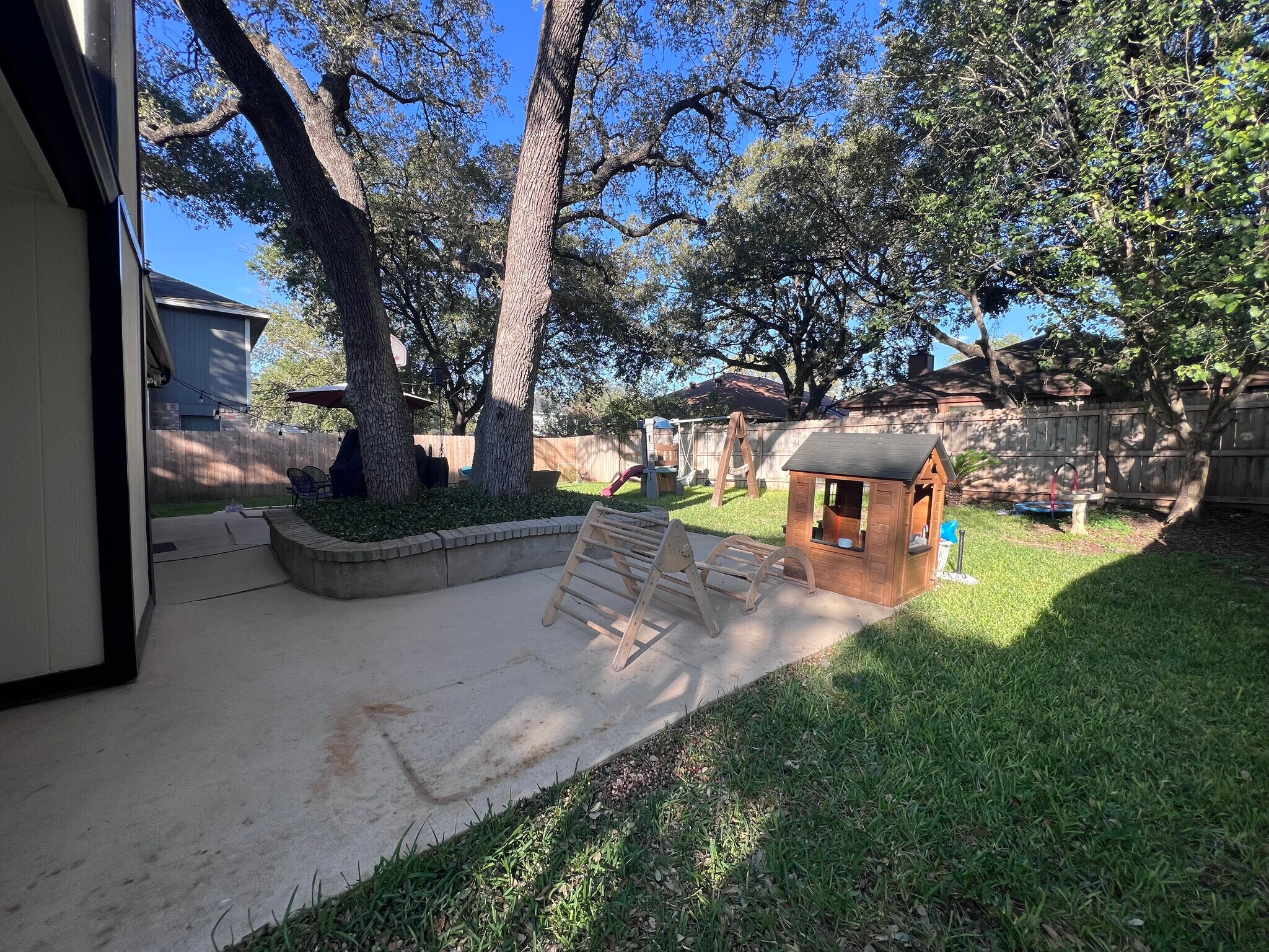 Building Photo - 9234 Fishers Hill Dr