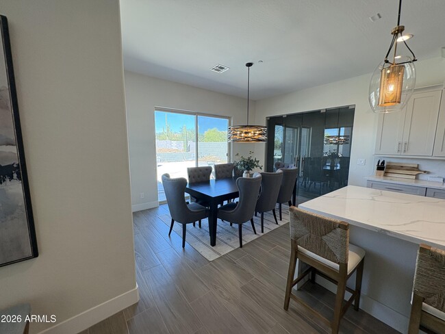 Building Photo - 6896 E Lomas Verdes Dr