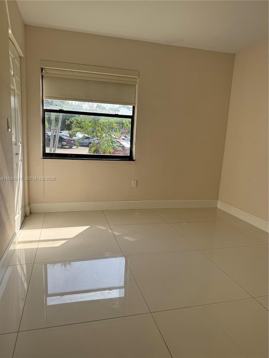 Building Photo - 9411 Fontainebleau Blvd