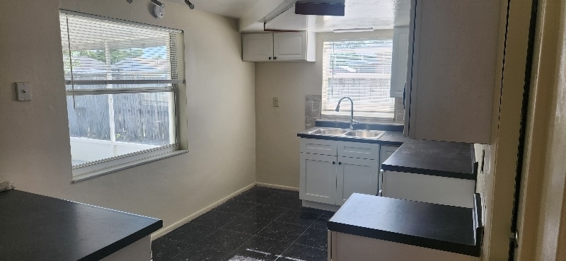 Building Photo - 3104 Primrose Dr