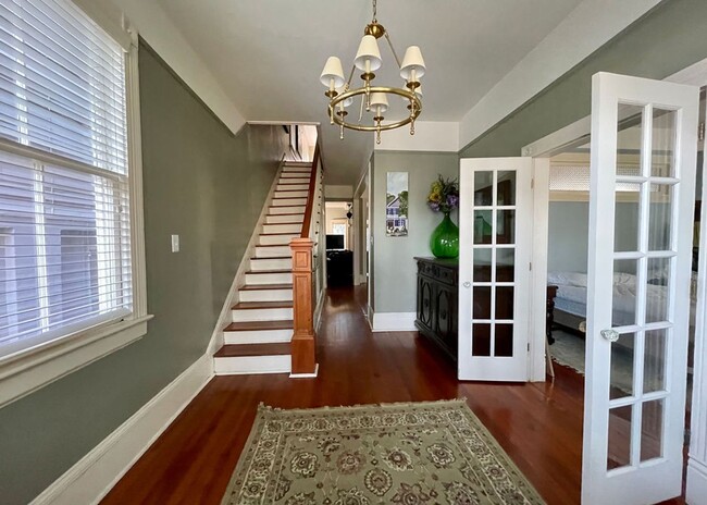 Building Photo - Available for lease May-September 2026. Stunning Fully-Furnished 3 BR/2.5 BA Available in the Hea...