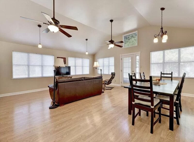 Building Photo - 7102 Moat Cove