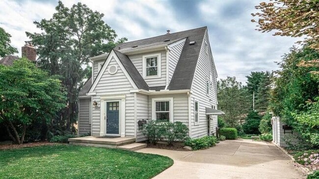 Building Photo - 1205 Miller Ave