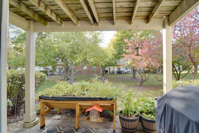 Building Photo - 160 Stirling Ln