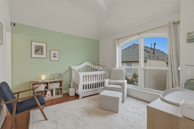 Building Photo - 5515 Venice St