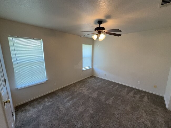 Building Photo - 914 McDaniel Cir