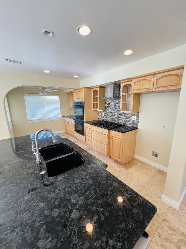 Building Photo - 25183 Parkcrest Dr