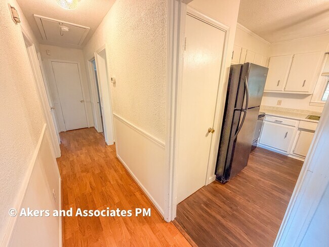 Building Photo - 3 Prestbury Dr