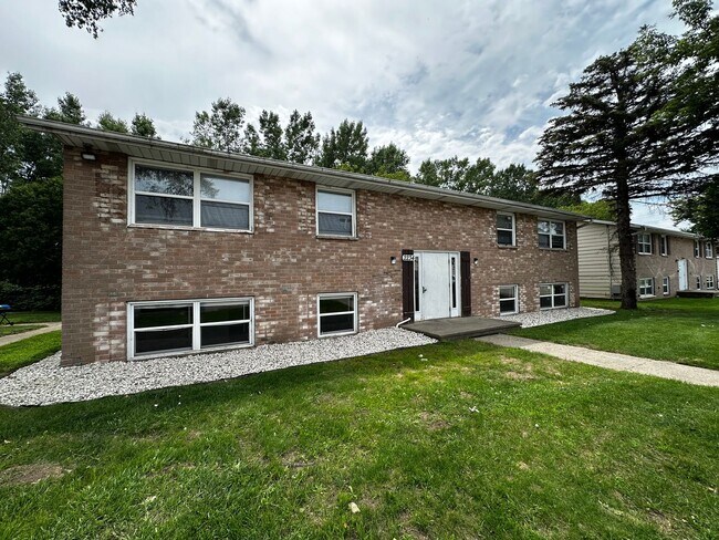 Building Photo - Regal Landing ||