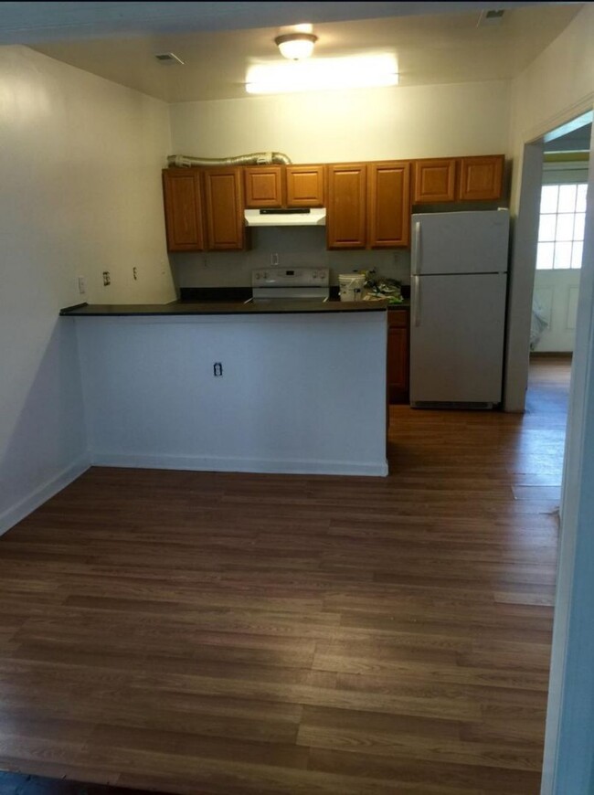 Building Photo - North Side House! Roomy 3 bed 2 bath with ...