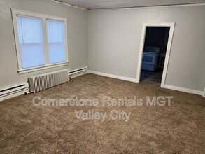 Building Photo - 208 5th Ave SW