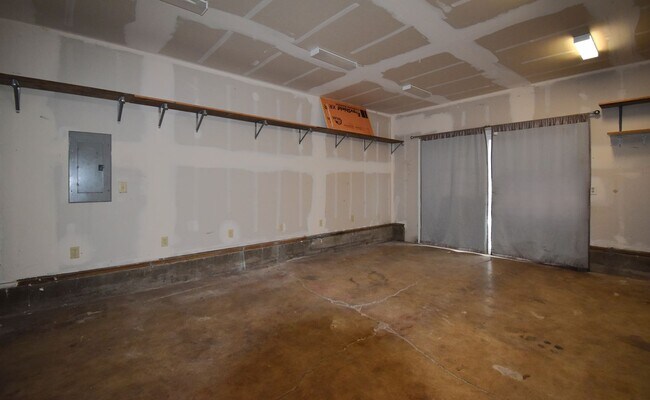 Building Photo - Modern home tucked away in the adorable little town of Brownsville.