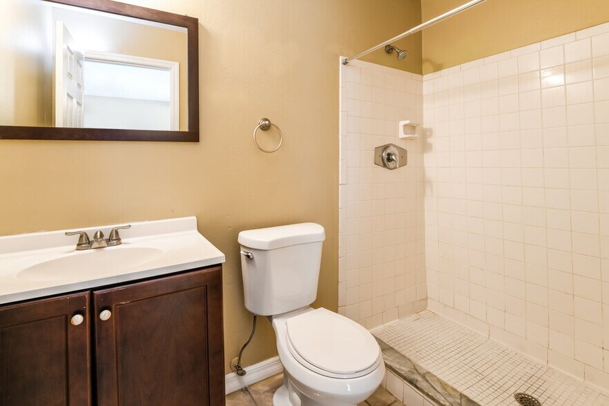 Building Photo - 13823 Pathfinder Dr