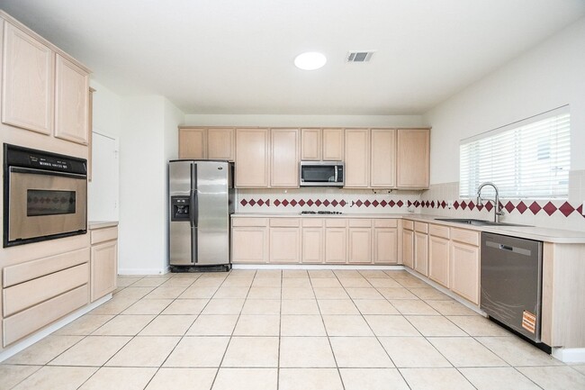 Building Photo - 21610 Woodoak Ct