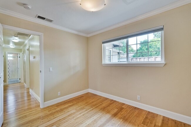 Building Photo - Wonderful 3 bedroom , 2 bath home in Mount...