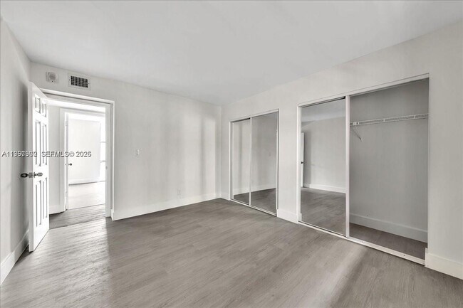 Building Photo - 1750 W 46th St